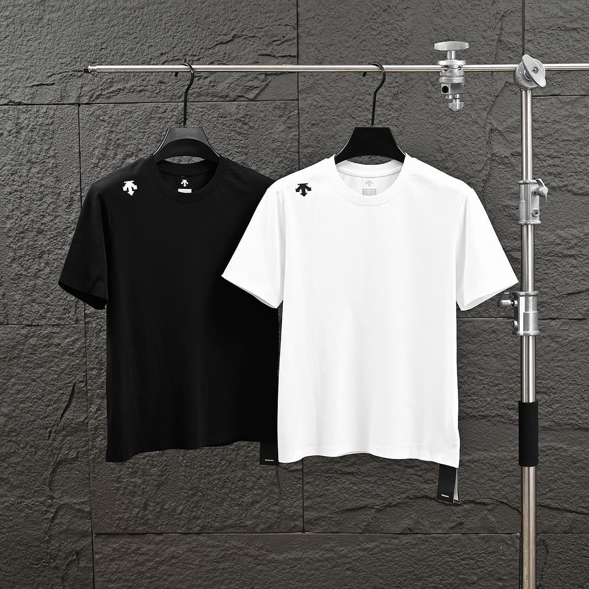 Descente Logo Print Performance T-Shirt - Style 01