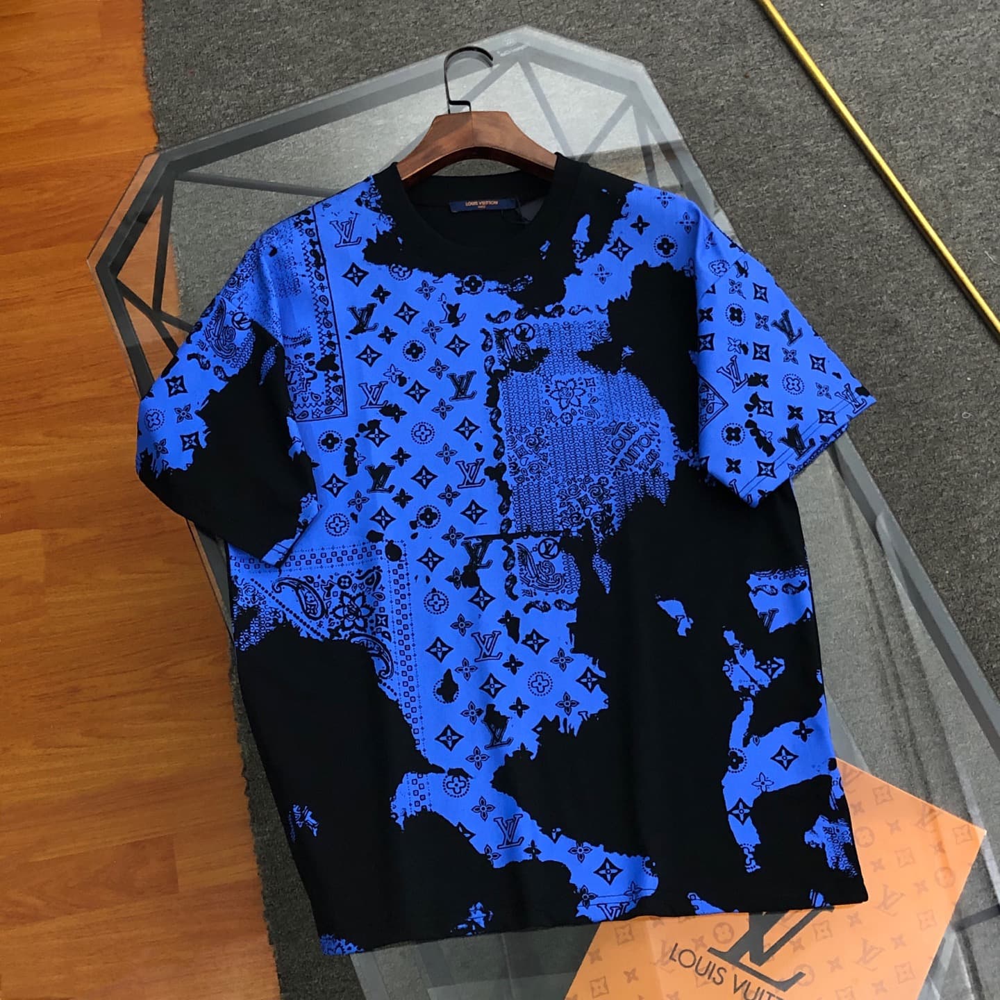 Louis Vuitton Graphic Logo Cotton T-Shirt - Style 04